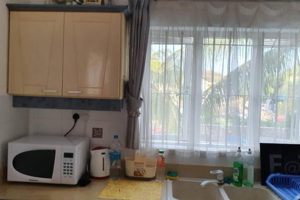 Flic-en-Flacq Appartment Et Piscine מראה חיצוני תמונה
